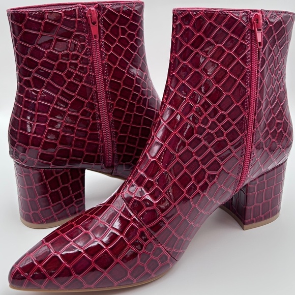 Sugar Shoes - Nightlife Ankle Boot by Sugar in a Red Crocodile Women's Size 8